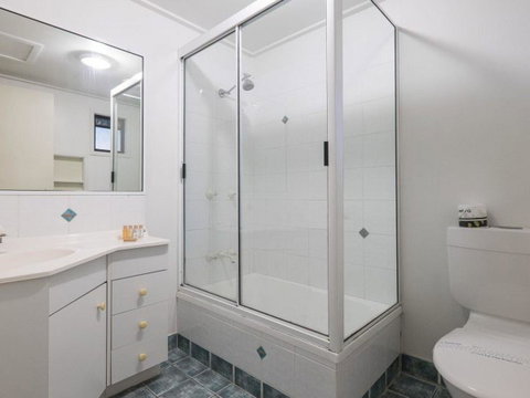 Billa Blue By Discover Stradbroke - Australia Accommodation 8