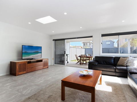 'Birubi Breezes', 2/7 Fitzroy St - Large Duplex With Air Conditioning, WIFI & Only 5 Minute Walk To The Beach - Australia Accommodation 1