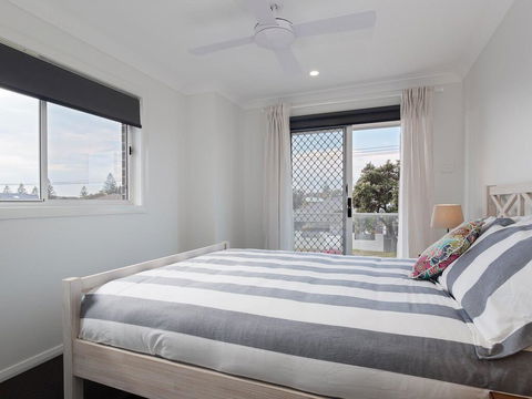 'Birubi Breezes', 2/7 Fitzroy St - Large Duplex With Air Conditioning, WIFI & Only 5 Minute Walk To The Beach - Australia Accommodation 3