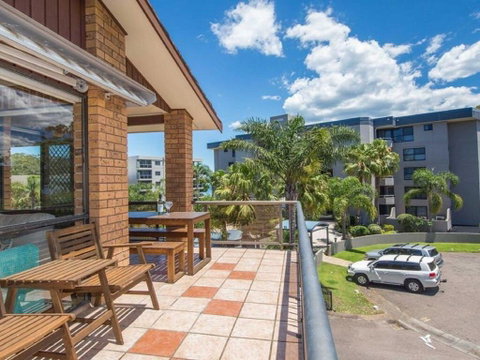 'COLUMBIA VIEWS', 2/9 COLUMBIA CLOSE - AIRCON, WIFI, NETFLIX, VIEWS & BOAT PARKING - Australia Accommodation 1