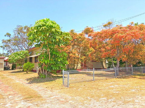 'Daves Place', 27 Rigney St - Holiday House With WIFI, Aircon & Boat Parking - Australia Accommodation 0
