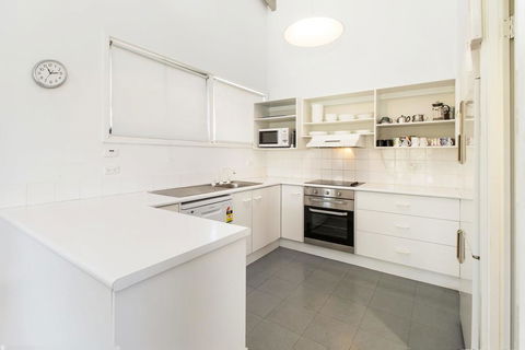 'Matilda' - Spacious & Centrally Located With Great Lake Views - Australia Accommodation 3