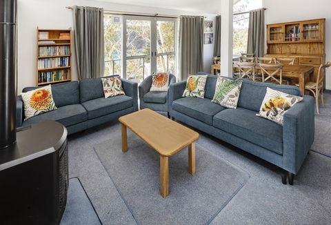 'Matilda' - Spacious & Centrally Located With Great Lake Views - Australia Accommodation 1