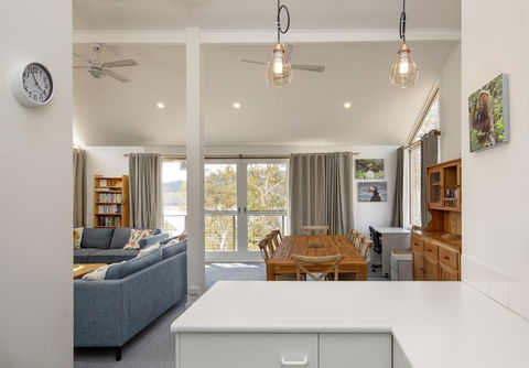 'Matilda' - Spacious & Centrally Located With Great Lake Views - Australia Accommodation 2