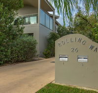 'Rolling Waves 2' on Ocean Drive - Australia Accommodation