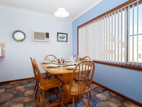 'Rutland', 1/13 Cromarty Road - Pet Friendly, Boat Parking, Water Views, Air Con - Australia Accommodation 1