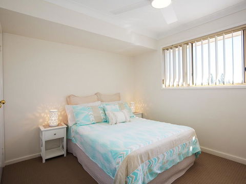 'Walk On Birubi', 1/40 Ocean Ave - Pet Friendly, WIFI, Boat Parking & Water Views - Australia Accommodation 3