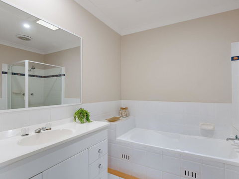 'Walk On Birubi', 1/40 Ocean Ave - Pet Friendly, WIFI, Boat Parking & Water Views - Australia Accommodation 1
