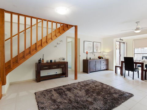 'Willows At The Bay' 111 Horace St - Large House With Aircon, WIFI And Boat Parking. - Australia Accommodation 3