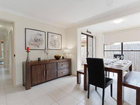 'Willows At The Bay' 111 Horace St - Large House With Aircon, WIFI And Boat Parking. - Australia Accommodation 2
