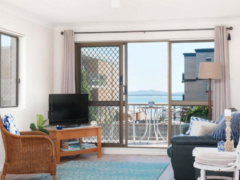 1 'BAHIA', 47 RONALD AVE - GREAT LOCATION WITH FILTERED WATER VIEWS - Australia Accommodation 3
