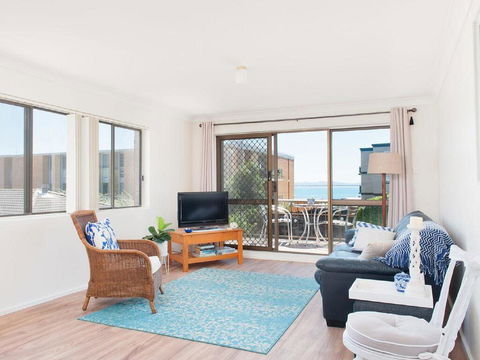 1 'BAHIA', 47 RONALD AVE - GREAT LOCATION WITH FILTERED WATER VIEWS - Australia Accommodation 2