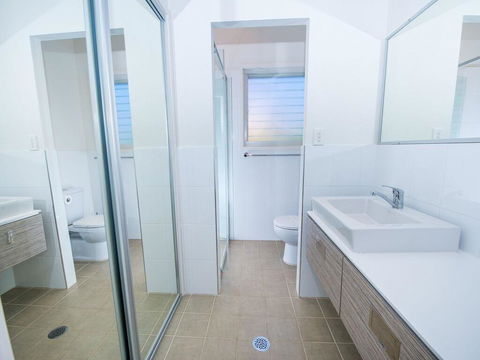 1 'Florida', 5 Lillian Street - 2 Min Walk To Beach, Shops & Restaurants - Australia Accommodation 1