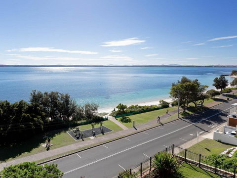 1 'Kiah', 53 Victoria Parade - Stunning Views, Wifi, Aircon, Just Across The Road To The Water - Australia Accommodation 2