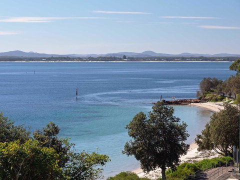 1 'Kiah', 53 Victoria Parade - Stunning Views, Wifi, Aircon, Just Across The Road To The Water - Australia Accommodation 3