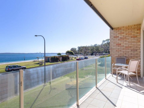 1 'Little Hut', 20 Kurrawa Close - Spectacular Water Views, NBN & Air Conditioned - Australia Accommodation 0