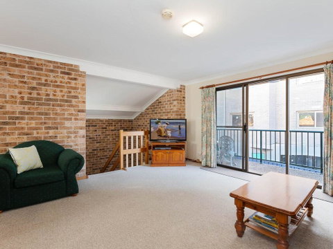 1 'Monterea' 3 Ondine Close - Walking Distance To Beach - Australia Accommodation 1