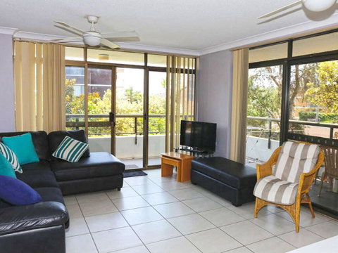 1 'The Commodore' 9-11 Donald St - Ground Floor Unit, Close To Shops, Cafe's And Marina - Australia Accommodation 3