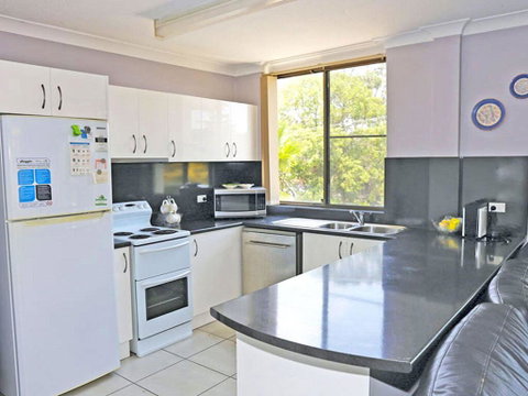 1 'The Commodore' 9-11 Donald St - Ground Floor Unit, Close To Shops, Cafe's And Marina - Australia Accommodation 1