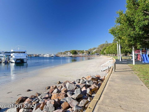 1 'Thurlow Lodge', 6 Thurlow Avenue - Air Conditioned & Pool In The Heart Of Town - Australia Accommodation 1