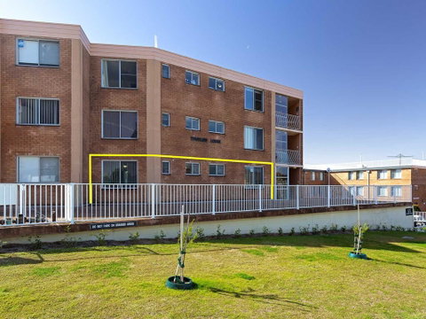 1 'Thurlow Lodge', 6 Thurlow Avenue - Air Conditioned & Pool In The Heart Of Town - Australia Accommodation 2