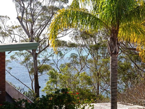 1 'Thurlow Lodge', 6 Thurlow Avenue - Air Conditioned & Pool In The Heart Of Town - Australia Accommodation 0
