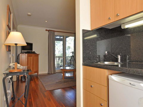 1 Bedroom Executive Villa Located Within Cypress Lakes - Australia Accommodation 2