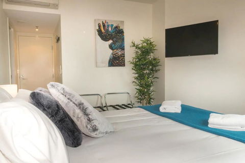1 Bedroom Studio Apartment Near Eagle Street - Australia Accommodation 0