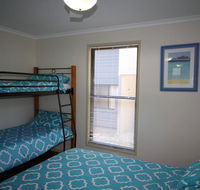 1 Naiad Court - Lowset family home with swimming pool and covered deck. Pet friendly - Australia Accommodation
