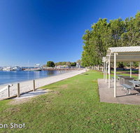 10 'Magnus Gardens' 7 Magnus Street - air conditioned  walk to town centre - Australia Accommodation