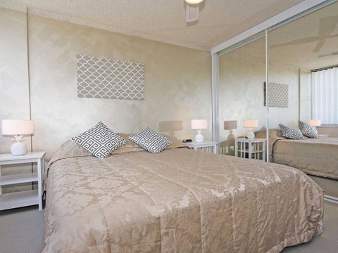 10 'Magnus Gardens' 7 Magnus Street - Air Conditioned & Walk To Town Centre - Australia Accommodation 2