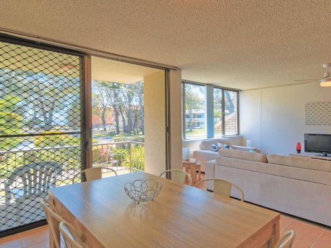 10 'Magnus Gardens' 7 Magnus Street - Air Conditioned & Walk To Town Centre - Australia Accommodation 3