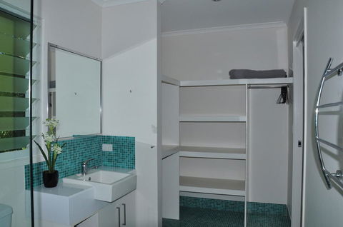 10 Double Island Drive - Modern Family Home, Centrally Located, Swimming Pool & Outdoor Area - Australia Accommodation 2