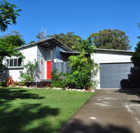 10 Double Island Drive - Modern family home centrally located swimming pool  outdoor area - Australia Accommodation
