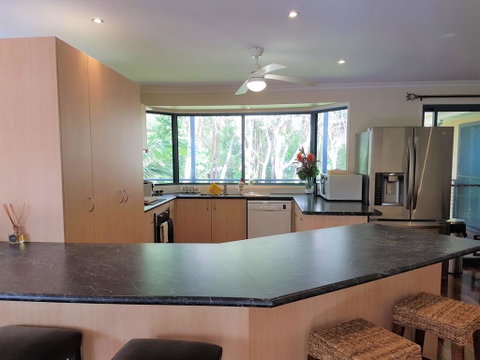 10 Naiad Court -Beach Retreat In The Bush - Australia Accommodation 2
