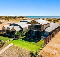 108 Madaffari Drive - Caretta - Luxurious Marina Home With A Spa and Free WiFi - Australia Accommodation