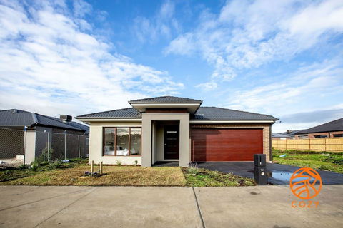 109, Cozy Cranbourne Family House, 5Bed2Bath2Parking - Australia Accommodation 2
