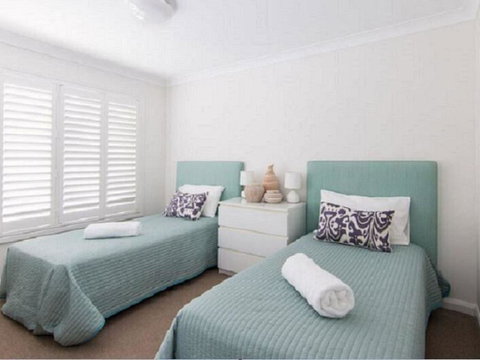 12 Cliff Road - Australia Accommodation 2