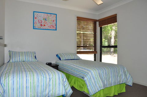 12 Satinwood Drive - Family Home With Swimming Pool Located In Natural Bushland And Close To Beach - Australia Accommodation 2