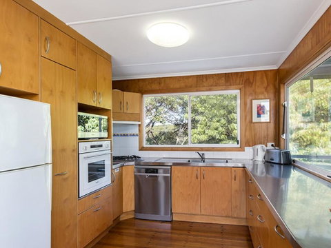 12 Yarrong Road - Australia Accommodation 3