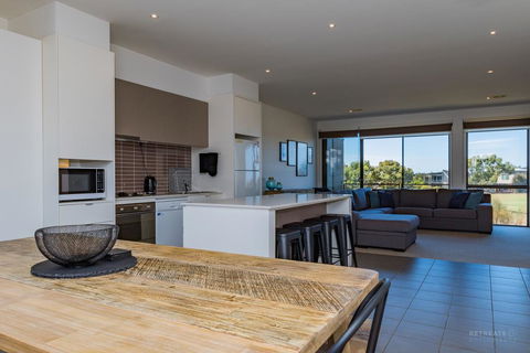 13 Shore Place - Australia Accommodation 2