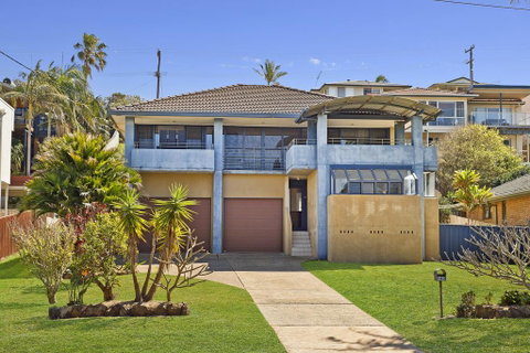143 Matthew Flinders Drive, Port Macquarie - Australia Accommodation 1