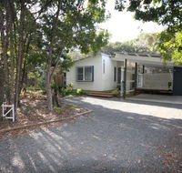 15 Belle Court - Modern architect designed open plan holiday home with outdoor shower - Australia Accommodation