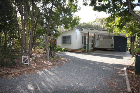 15 Belle Court - Modern, Architect Designed, Open Plan Holiday Home With Outdoor Shower - Australia Accommodation 0