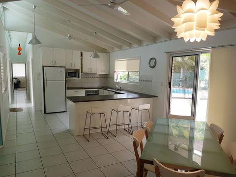 15 Larapinta Court - Family Home With Swimming Pool In A Quiet Street And Central Location Close To CBD - Australia Accommodation 0