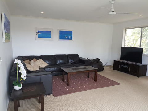 15 Larapinta Court - Family Home With Swimming Pool In A Quiet Street And Central Location Close To CBD - Australia Accommodation 1