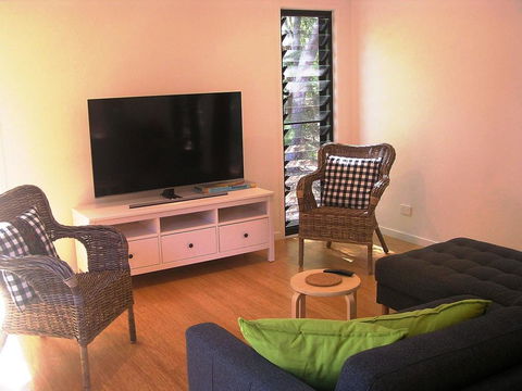 16 Ibis Court - Rainbow Shores, Beautiful, Private And Peaceful, Wi-fi - Australia Accommodation 2