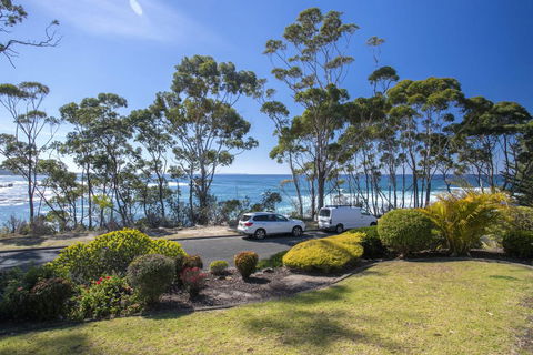 16 Shipton Cres - Secluded Away - Australia Accommodation 0
