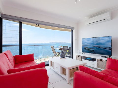 2 'Lanimer' 14 Mitchell Street - Beautiful Waterfront Property With Spectacular Views - Australia Accommodation 2