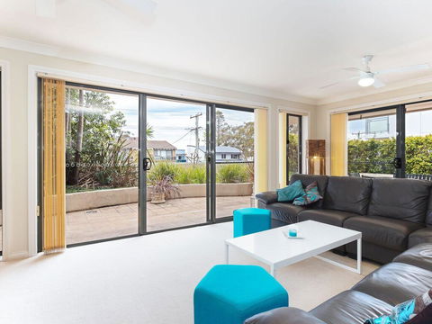 2 'Peninsula Waters' - Three Bedroom Unit With Spacious Private Courtyard & WIFI - Australia Accommodation 2